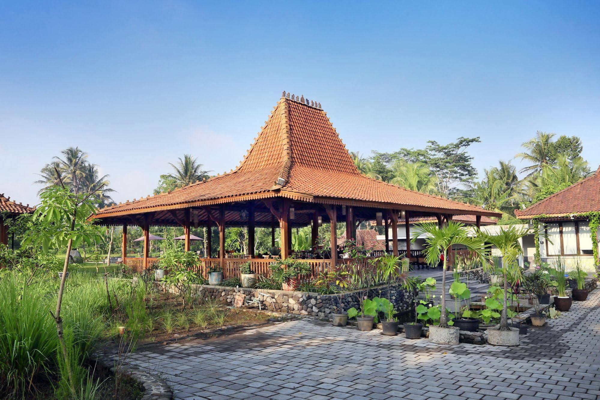 Amata Borobudur Resort Магеланг Экстерьер фото